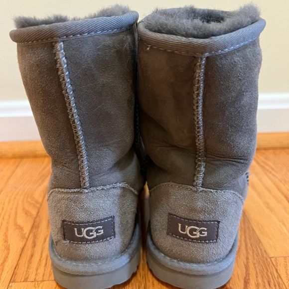 UGG Shoes - UGG classic boots short gray